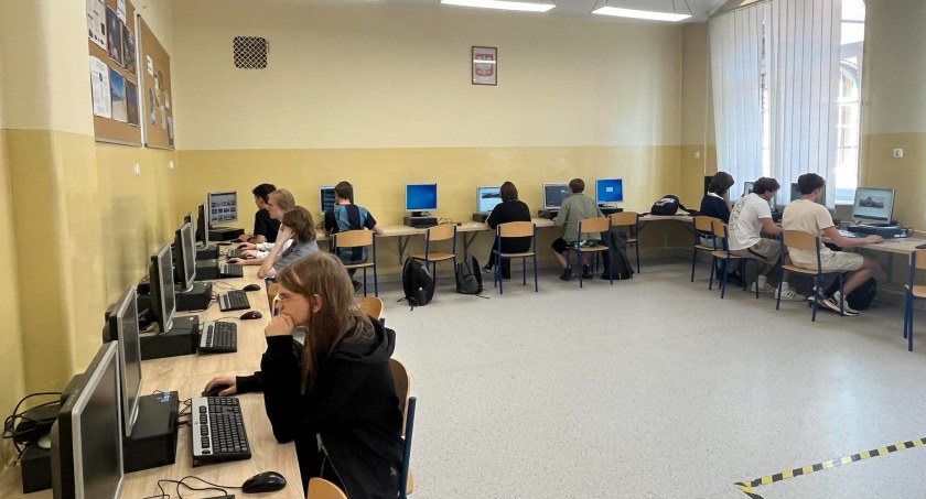 Uczniowie z wrocławskiego liceum przetestowali swoje kompetencje cyfrowe