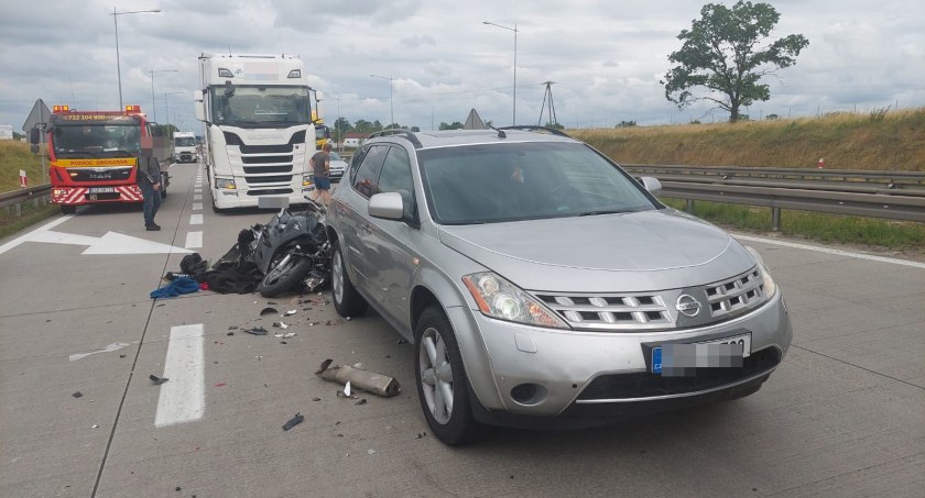 Kolizja z udziałem dwóch osobówek i motocykla na A4 w kierunku Wrocławia