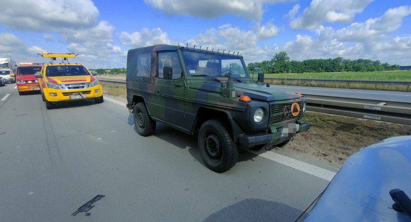 Kolizja trzech osobówek i wojskowego Mercedesa na A4 w kierunku Wrocławia