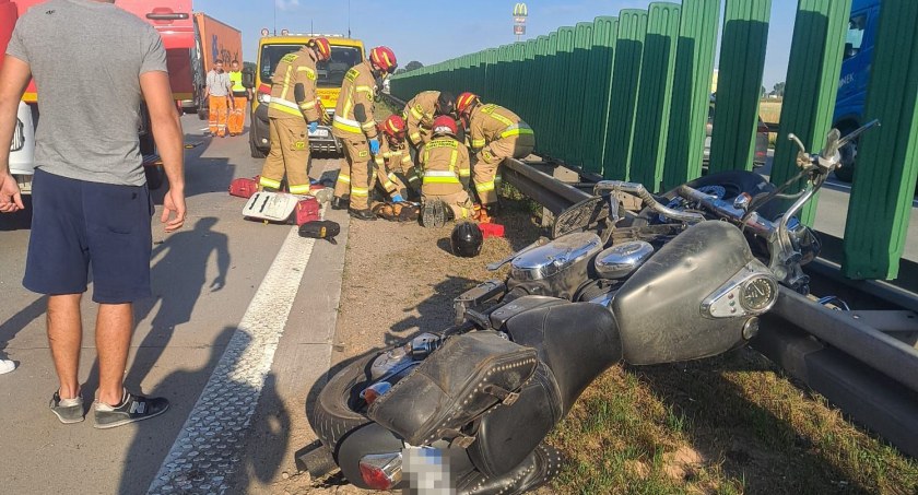 Wypadek na A4 w kierunku Wrocławia. Ciężko ranny motocyklista zabrany do szpitala
