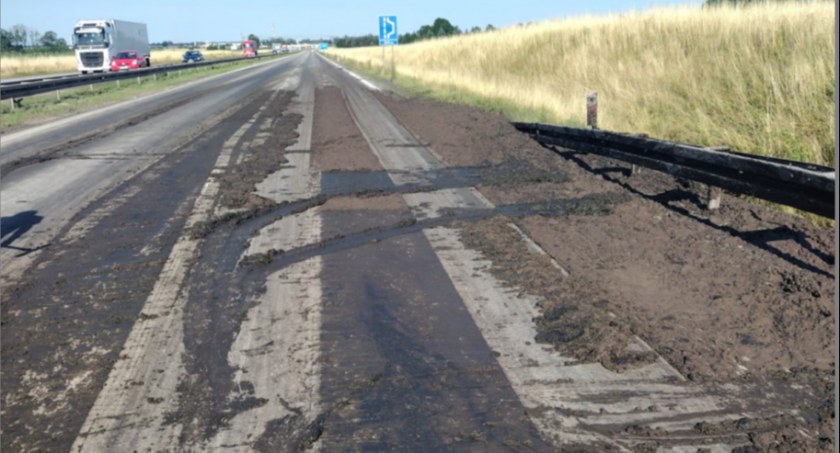 Śmierdząca sprawa na A4. Na prawym pasie w kierunku Wrocławia... ktoś zgubił fekalia