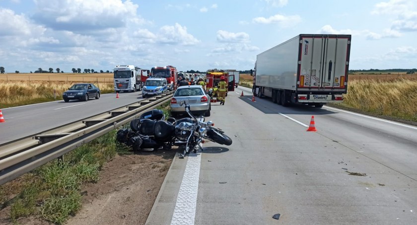 Groźny wypadek z udziałem motocykla na A4 w kierunku Wrocławia. Na miejscu lądował LPR