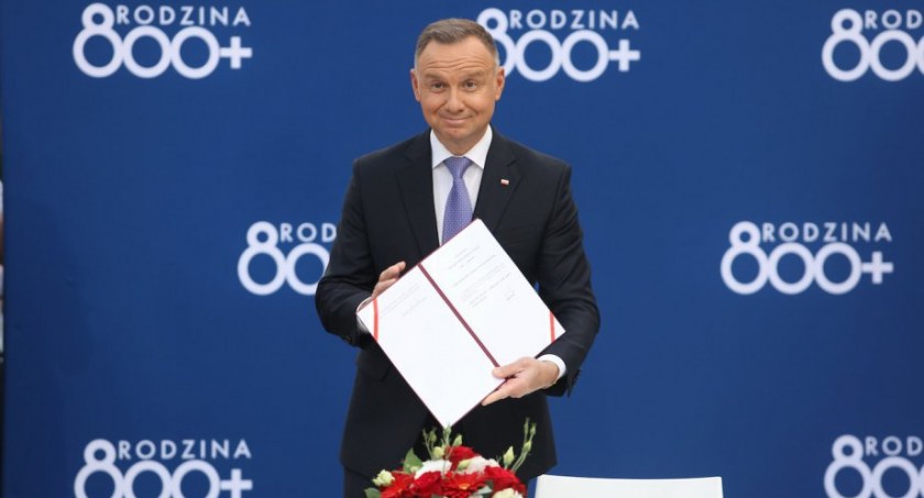 800 plus podpisane. Zmiana nastąpi z urzędu, bez konieczności składania dodatkowego wniosku