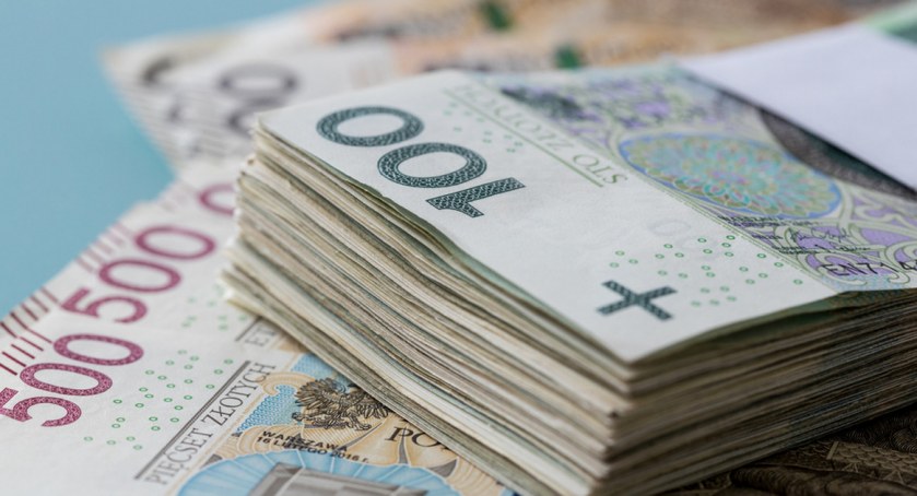 Gdyby nie czujność dyrektorki placówki bankowej i szybka reakcja policjantów 60-latek straciłby 100 tysięcy złotych
