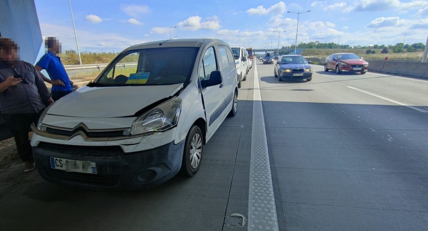 Dwie kolizje w tym samym miejscu na 150 kilometrze autostrady A4 w kierunku granicy. Łącznie uszkodzone zostały 4 pojazdy