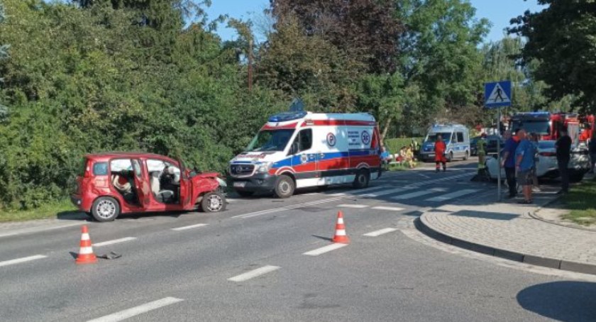 Groźny wypadek na Grota-Roweckiego. Sprawcą pijany 27-latek