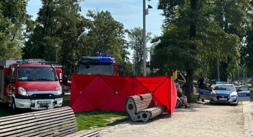 Tragedia w centrum Wrocławia. Mężczyzna wszedł do Odry i zniknął pod lustrem wody, jego życia nie udało się uratować