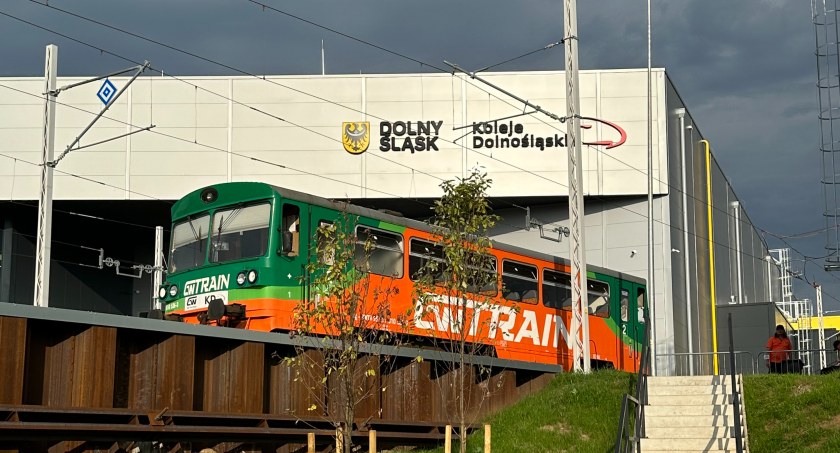 Tłumy na Dniach Otwartych Kolei Dolnośląskich. Spółka razem z Dolnoślązakami świętowała otwarcie nowej hali serwisowej 