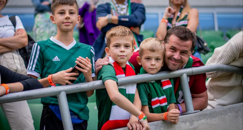 DZIECI NA STADIONIE w czasie meczu Śląska z Piastem!