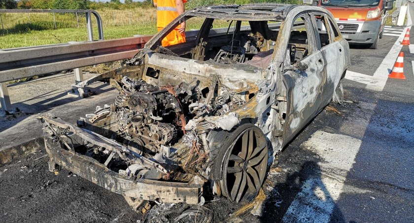 Pożar samochodu osobowego na węźle Budziszów. Poranne utrudnienia na A4 w kierunku Wrocławia