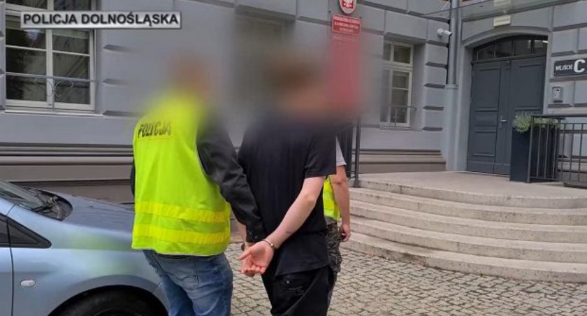 Śmierć 16-letniego Sebastiana z Wrocławia. Policja zatrzymała trzy osoby, w tym 14-latkę [film]