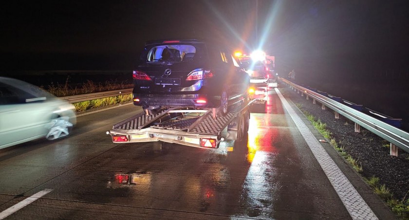 W środku nocy zatrzymał się na autostradzie, żeby dolać płynu do spryskiwaczy. Groźna kolizja na A4 w kierunku Wrocławia
