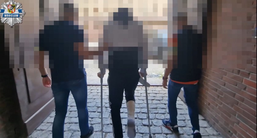 Wrocławska policja zatrzymała dwóch obywateli Białorusi. Okradali myjnie samochodowe, lokale gastronomiczne i usługowe