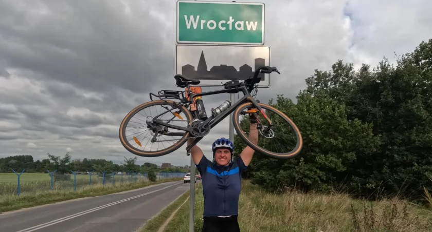 954 km w 6 dni. Polski urzędnik przejechał rowerem ze Szwajcarii do Wrocławia promując turystykę