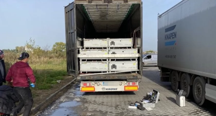 Funkcjonariusze odzyskali skradzioną ciężarówkę z towarem o wartości ponad 2 mln. zł 