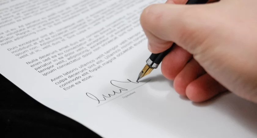 Jak uzyskać kredyt gotówkowy online bez wychodzenia z domu