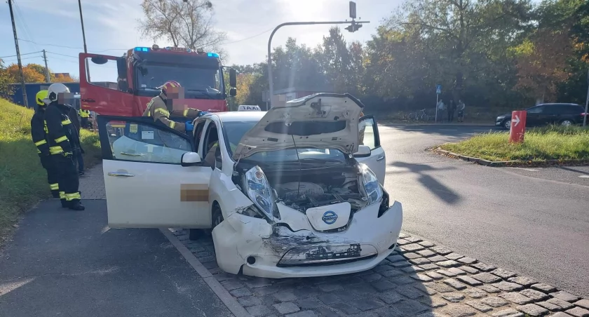 Poranna kolizji w Gniechowicach. Taksówkarz wymusił pierwszeństwo przejazdu