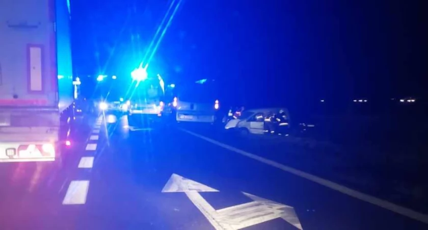 Tragiczny wypadek na DK5. W wyniku zderzenia dwóch aut osobowych jedna osoba nie żyje, a trzy inne trafiły do szpitala