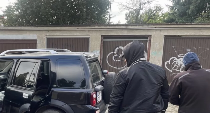 Wrocławscy policjanci odzyskali skradzionego na terenie naszego miasta Land Rovera