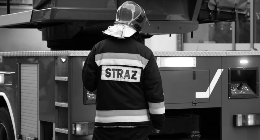 Tragiczny finał pożaru w kamienicy przy ul. Siemieńskiego we Wrocławiu. Dwie osoby nie żyją