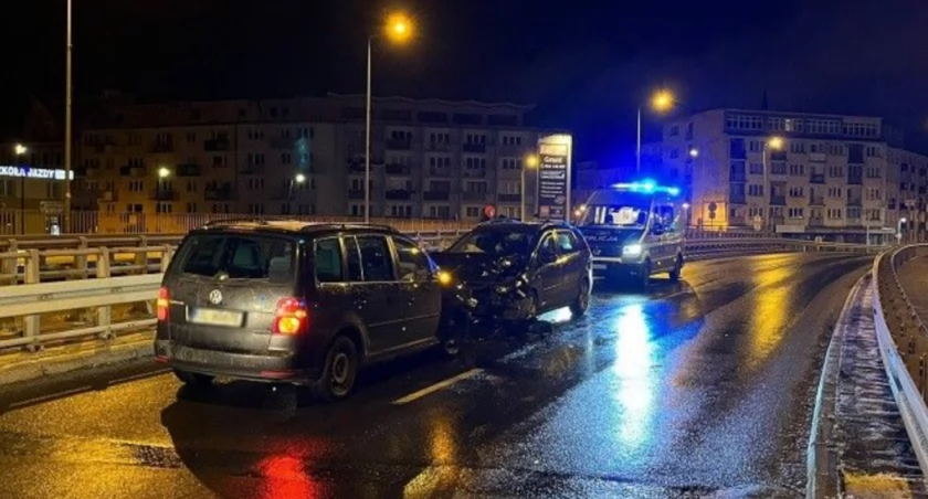 Pod wpływem alkoholu pojechał pod prąd i spowodował kolizję drogową z drugim nietrzeźwym kierującym
