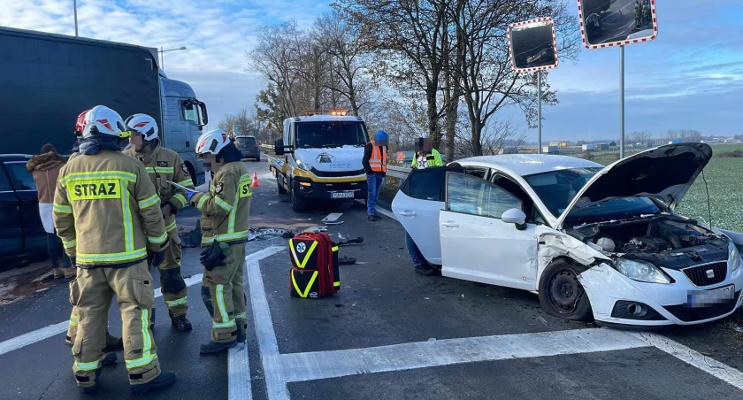 Wypadek na węźle Kostomłoty. Przyczyną jak zawsze wymuszenie pierwszeństwa