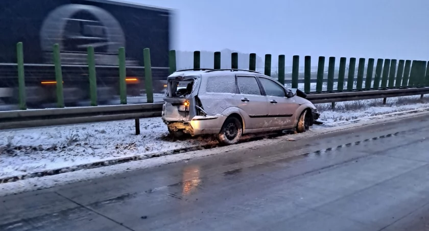 Zderzenie osobówki z ciężarówką na A4 w kierunku Wrocławia. Sprawcą obywatel Ukrainy bez uprawnień