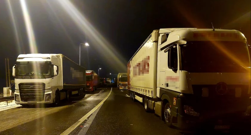 Pauza na zjeździe z autostrady A4. Kierowcy zawodowi zablokowali węzeł Brzezimierz
