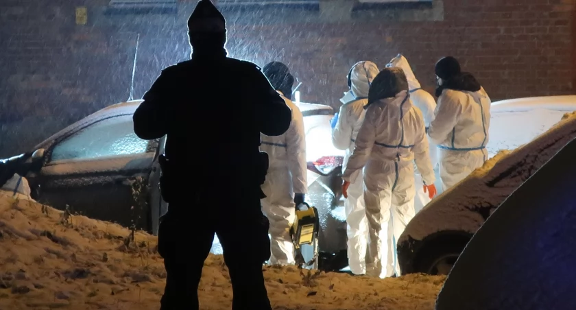 Postrzelił dwóch funkcjonariuszy na Sudeckiej we Wrocławiu. Trwa policyjna obława. Poszukiwany mężczyzna jest niebezpieczny i może być uzbrojony