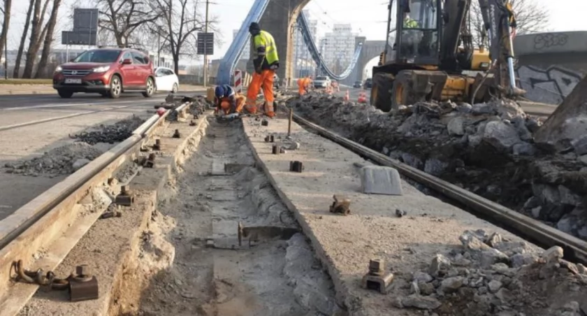 Prace torowe w weekend: na Karkowskiej, moście Uniwersyteckim i pl. Społecznym