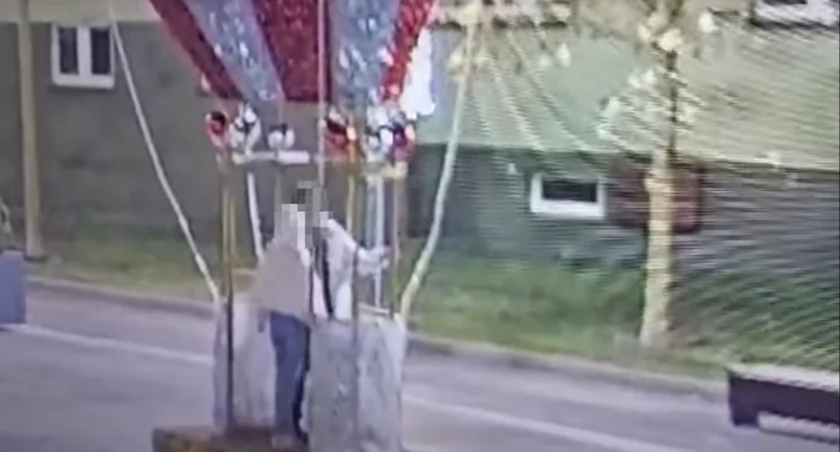 Ukradł bombki ze świątecznej iluminacji… miał to być prezent dla dziewczyny