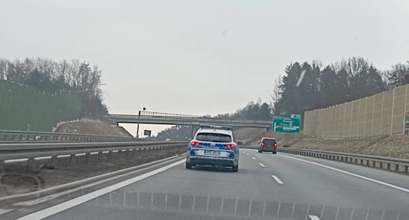 Policyjny konwój miał 200 km - na pacjentkę czekało nowe serce