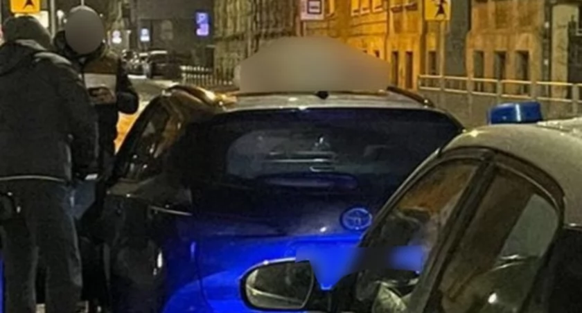 Policjanci zatrzymali taksówkarza, który rozwoził nie tylko pasażerów...