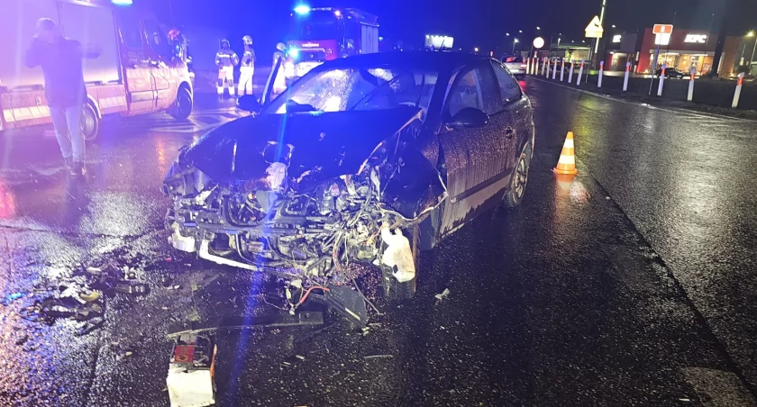 Wymuszenie pierwszeństwa przejazdu na DK5 w gminie Kostomłoty. Jedna osoba przetransportowana do szpitala