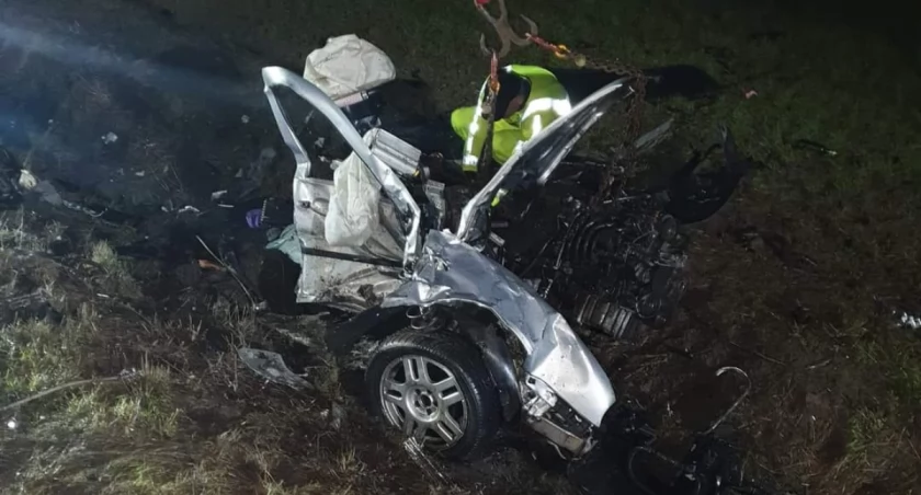Tragiczny wypadek na DW329 pomiędzy Jerzmanową a Smardzowem. Młoda kobieta poniosła śmierć na miejscu