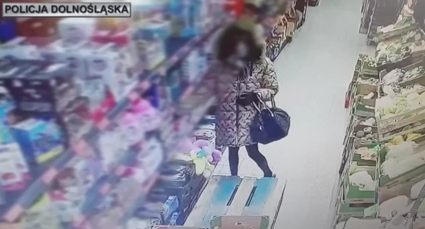 24-latek okradał sklep przebrany za kobietę. Recydywista został zatrzymany przez złotoryjskich funkcjonariuszy. FILM