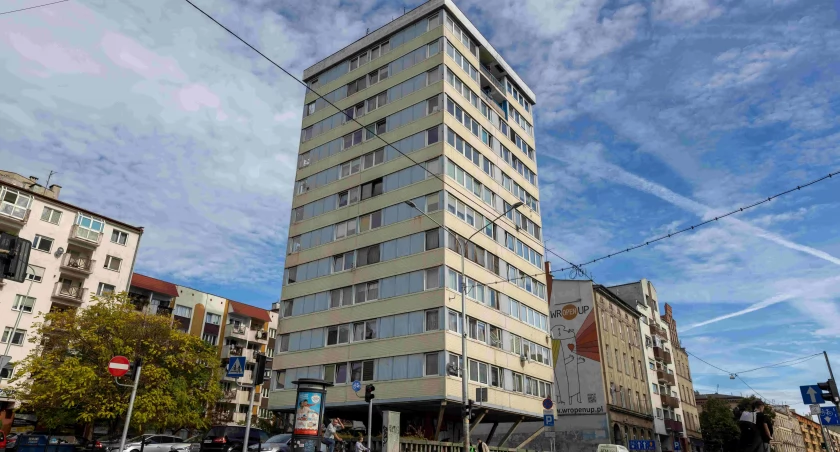 Powiatowy Inspektor Nadzoru Budowlanego wydał decyzję w sprawie Trzonolinowca. Dokument potwierdza to, co Miasto już zaczęło robić: należy wykwaterować mieszkańców 