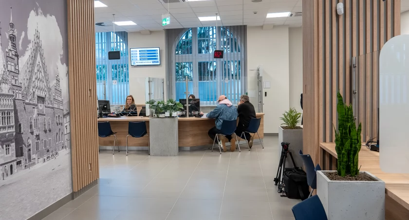 Centrum Obsługi Mieszkańca przy ul. G. Zapolskiej 4. jest już gotowe po modernizacji. Od czwartku mieszkańcy mogą skorzystać z nowych udogodnień! 