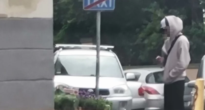 Policjanci z Wrocławia zatrzymali 28-letniego obywatela Ukrainy, który na podstawie skradzionych kodów BLIK, wypłacał gotówkę z bankomatów