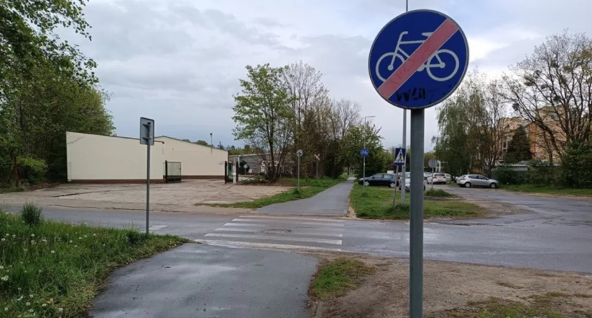 Pięciolatek wjechał rowerem na przejście dla pieszych, gdzie uderzył w bok jadącego busa