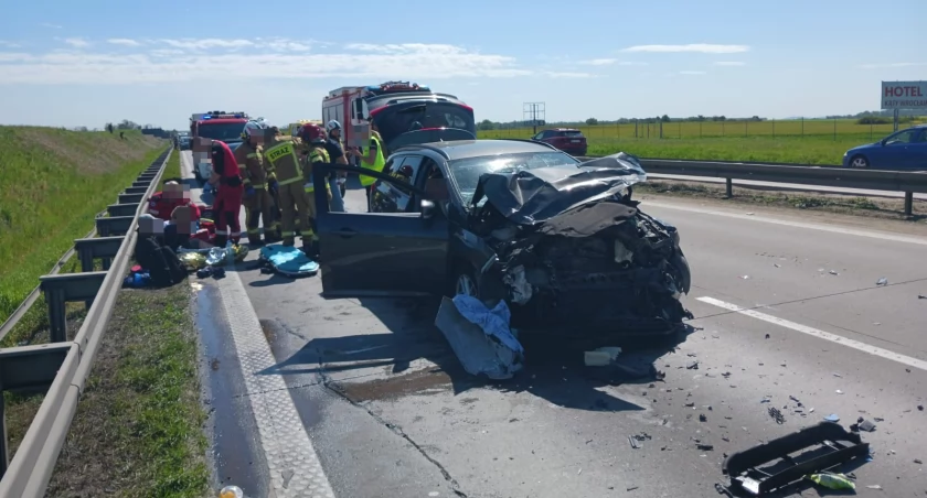 Groźny wypadek na A4 w kierunku Legnicy. Na miejscu lądował LPR