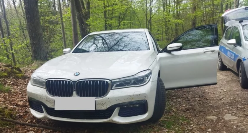 Przyjechali obejrzeć samochód przed zakupem i odjechali nim... bez płacenia
