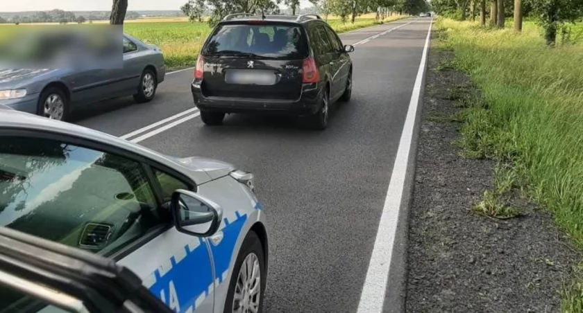 Przewoziła samochodem swoje dzieci mając w organizmie ponad dwa promile alkoholu