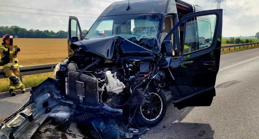 Kolizja busa z ciężarówką na A4 w kierunku Wrocławia