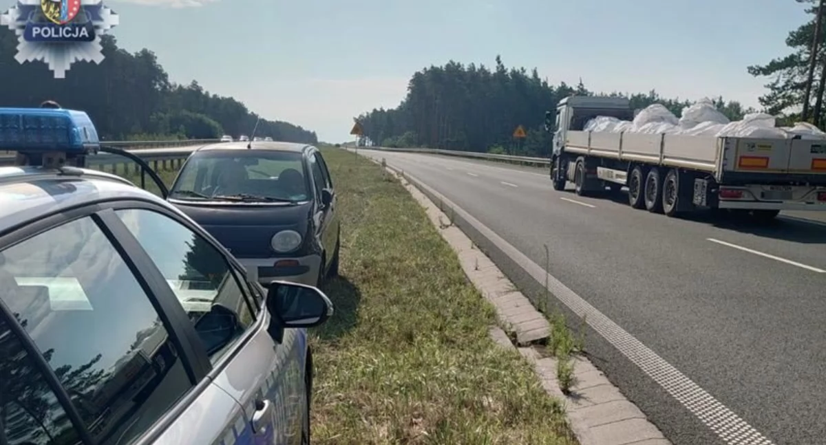 Policjanci zatrzymali 91-latka, który jechał drogą ekspresową pod prąd
