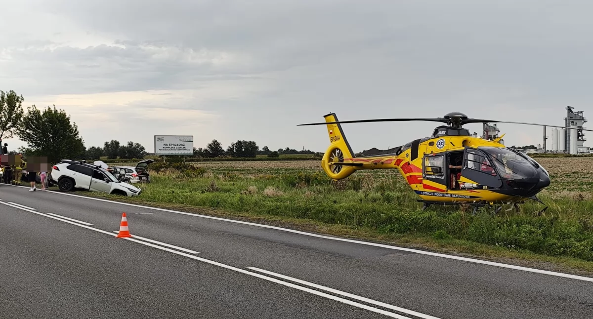 Groźny wypadek na DK5 w pobliżu węzła Kostomłoty. Na miejscu lądował śmigłowiec LPR