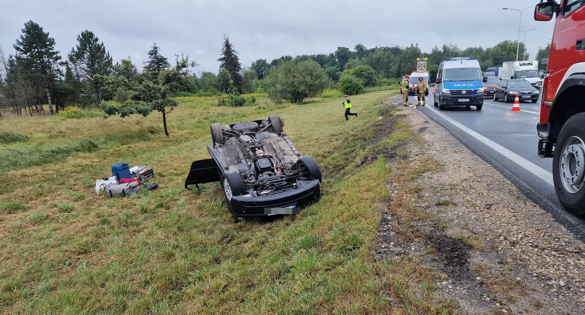 Dachowanie BMW na węźle Wrocław Północ. Obywatel Ukrainy nie dostosował prędkości do warunków panujących na drodze
