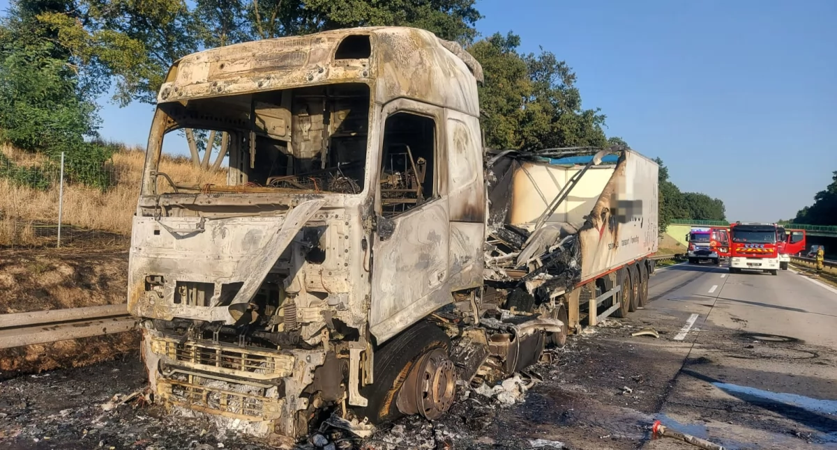 Pożar ciężarówki na A4 w kierunku Zgorzelca. Uwaga na ogromne utrudnienia w ruchu