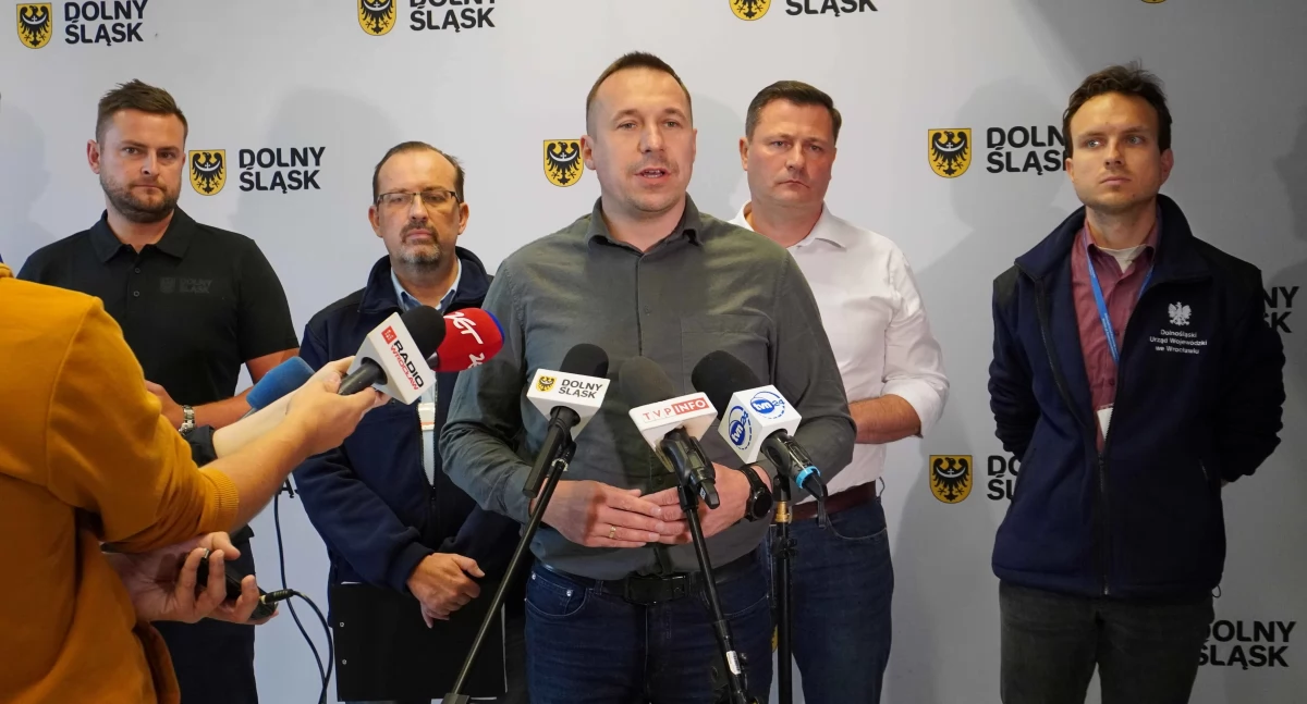 Współpraca przy odbudowie po powodzi