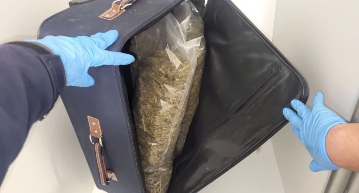 30 kilogramów narkotyków chowali w kartonach i walizkach podróżnych